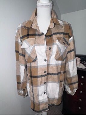 BouTikome Plaid Button-Up Shacket Jacket in Tan & White